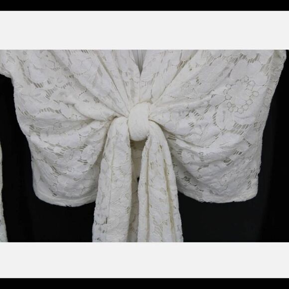 VICI WHITE LACE KNOT CROP DRAPE SLEEVE BLOUSE SIZE MEDIUM STUNNING - Picture 3 of 8